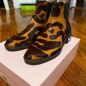 Louise et Cie Brown and Black Ankle Boots with Elastic Panels